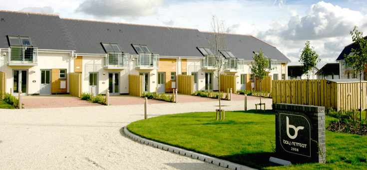 The front of the Bay Retreat Villas